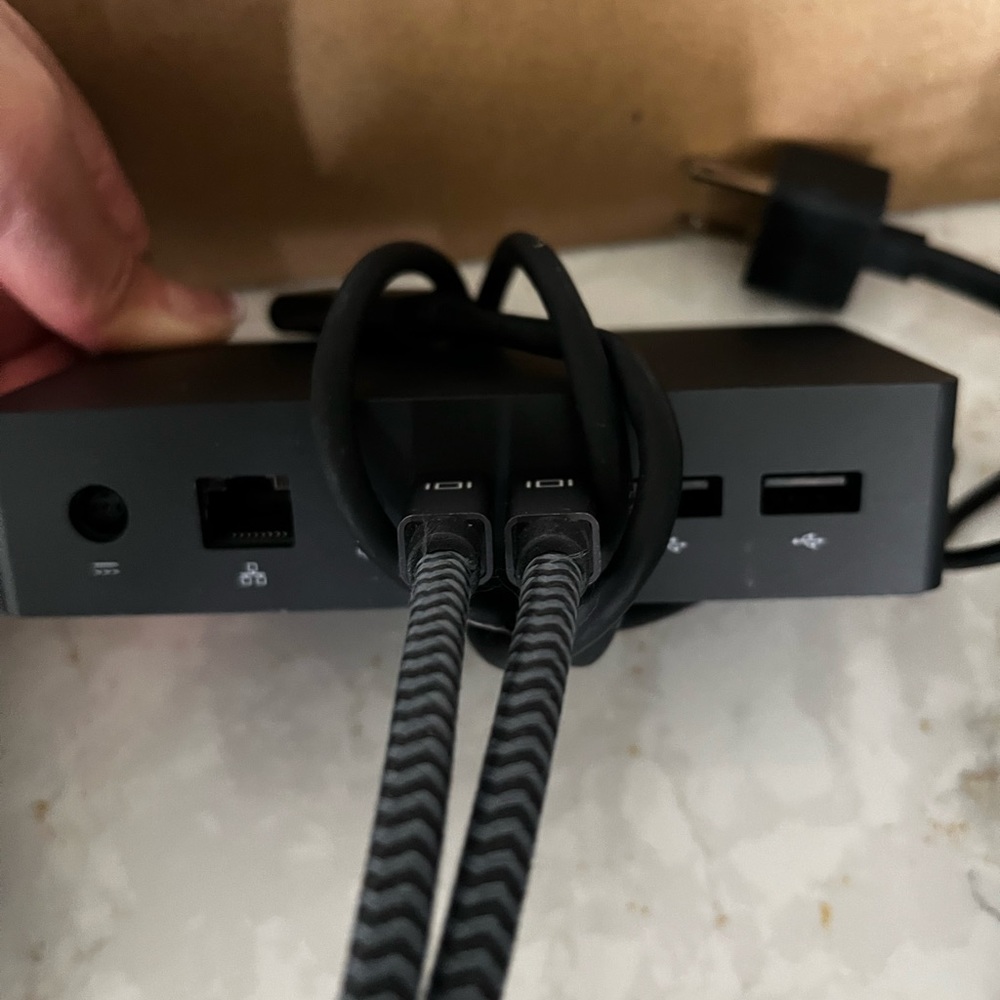 Surface PRO bundle w/ docking station HDMI cable, case , add monitor connector - Picture 9 of 15